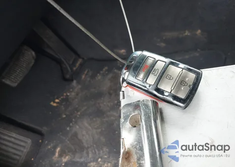 2016 Kia K900 Luxury 5.0L из США, поврежденный, VIN KNALW4D44G6028663